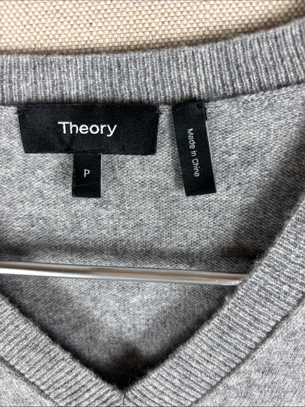 Theory > Cashmere V-Neck Sweater Heather Gray Small - Picture 2 of 8